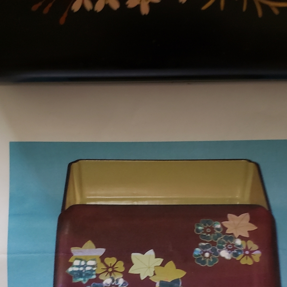 Maruni Laquerware Dresser Box - Picture 6 of 6